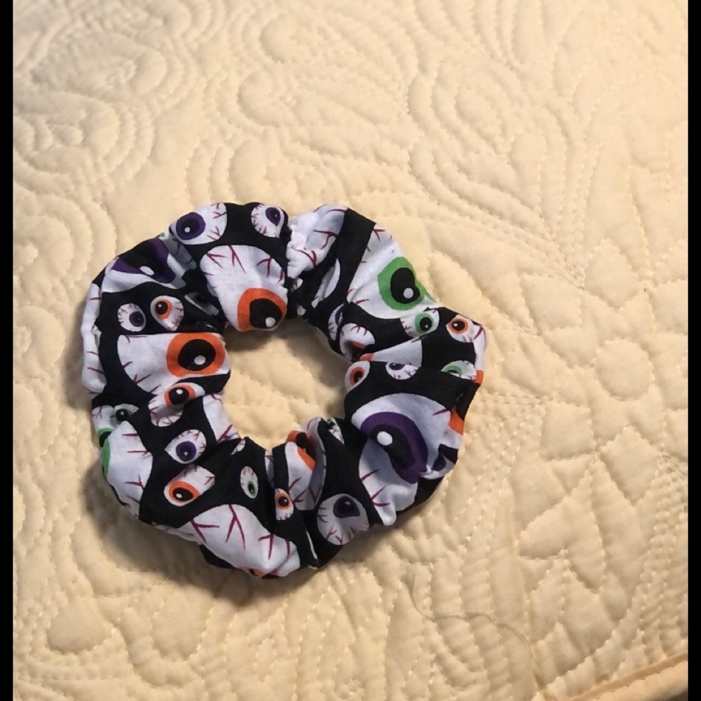 Halloween edition scrunchie🎃